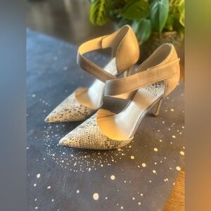 Vince Camuto heels sz 9 taupe snakeskin detail with Velcro straps! Super comfy!